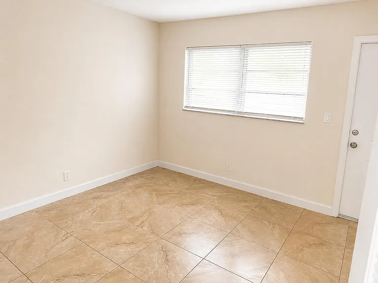 824 NE 16th St #828 — Photo 7