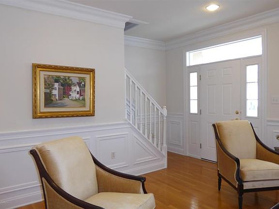 2nd image of 576 Bayview Dr