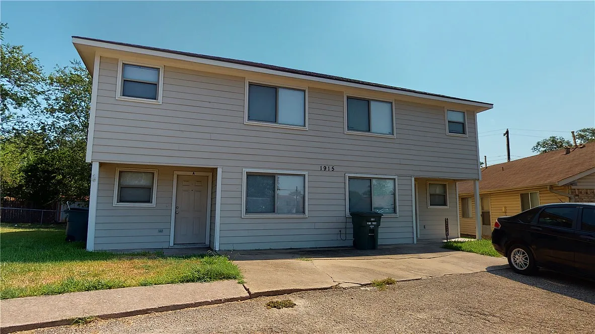 3 bed, 2.0 bath, 1680 sqft, $1,400 — Photo 1