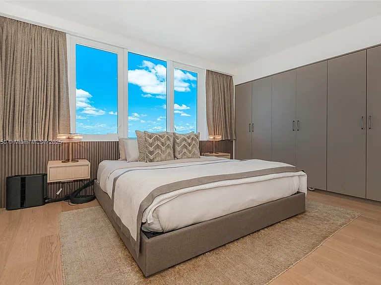 2301 Collins Ave #1527 — Photo 5