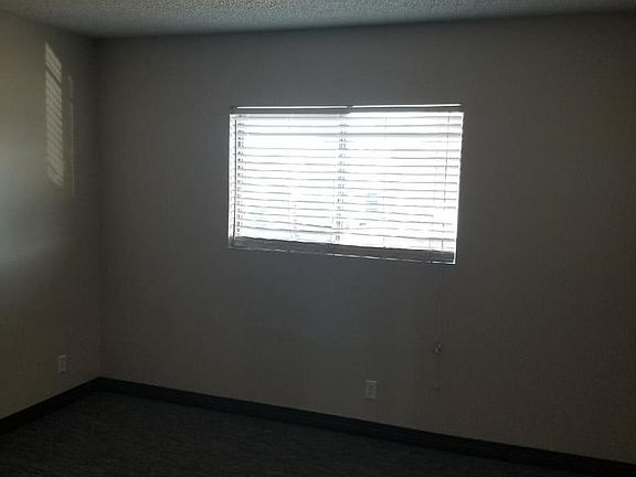 3rd image of 1409 Henry Dr #1409