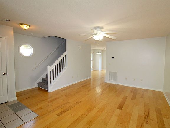 3rd image of 869 Camelot Ln