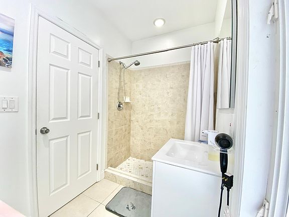 3rd image of 505 SW 5th Ave #1