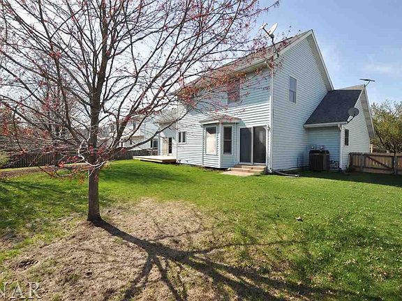 2nd image of 3415 Fountain Lake Dr