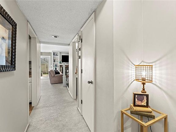 3rd image of 721 E 121st St