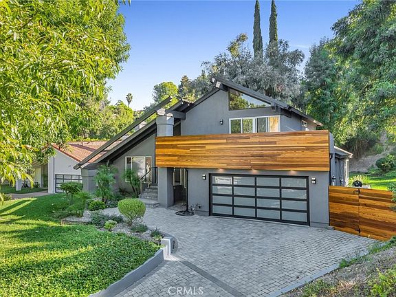 2nd image of 4642 Poe Ave