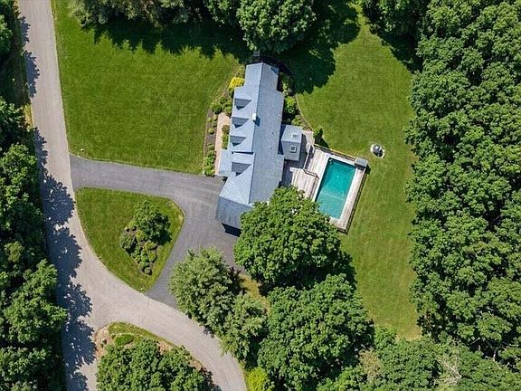 2nd image of 6 Stone Ridge Drive