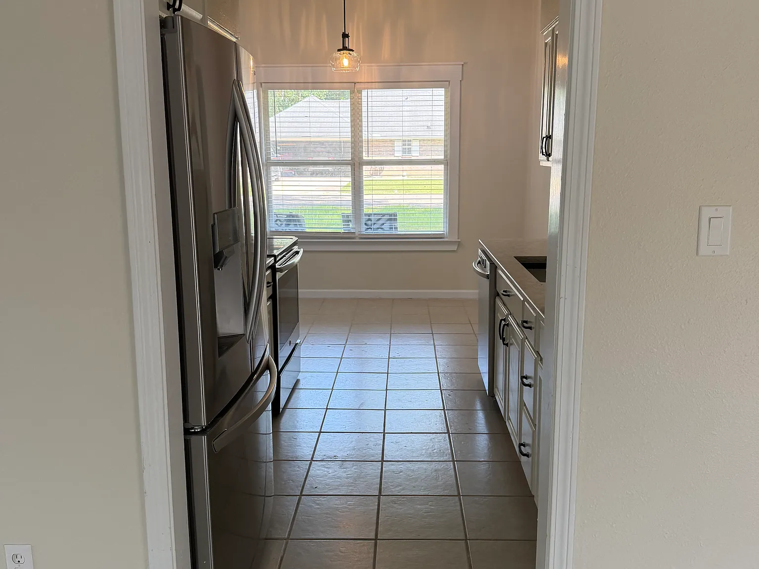 3 bed, 1323 sqft, $1,800 — Photo 4