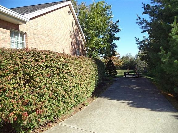 3rd image of 55 Cedarview Dr