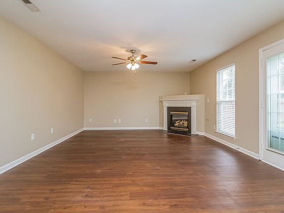 3rd image of 1716 Carlyon Ct