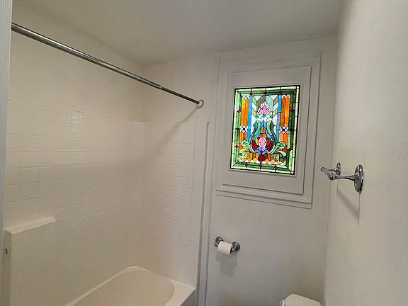 4th image of 110 Verret St