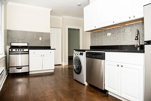 648.5 W Roscoe St #2N Photo 1