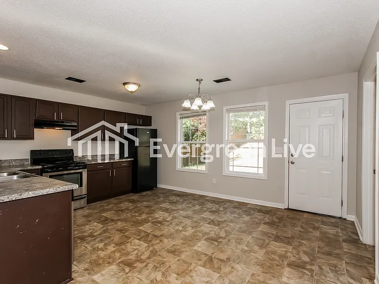 104 Autumn Woods Dr — Photo 4