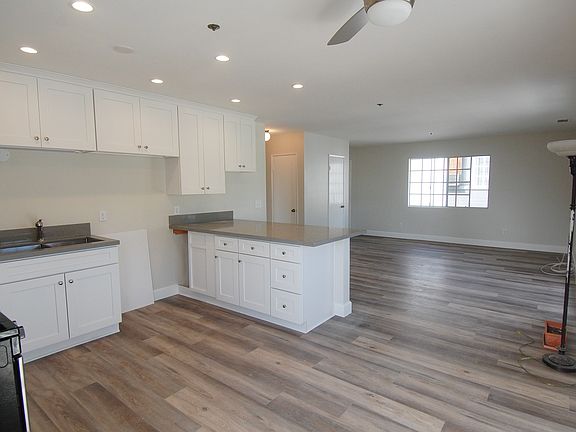 3rd image of 142 W Marquita APT A