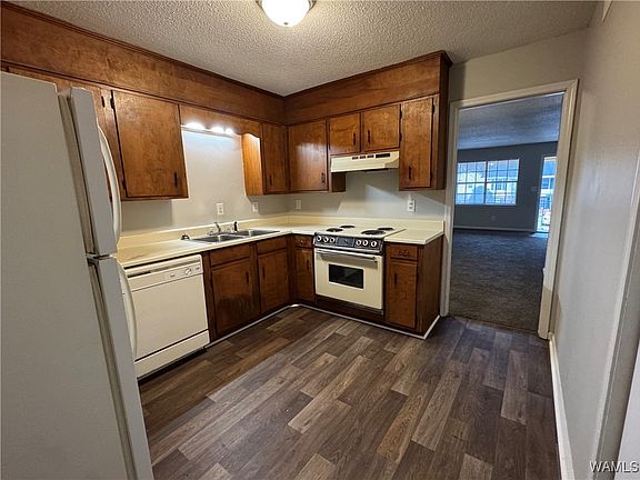 4th image of 624 33rd St E