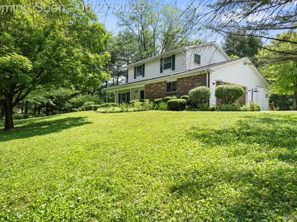 350 Mack Rd, Leonard, MI 48367