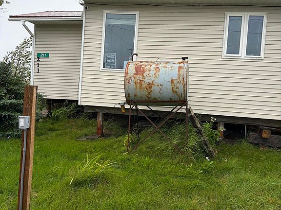 2nd image of 211 Blackberry St