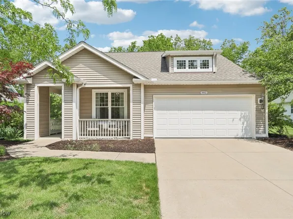 1912 Pembrooke Ln, Avon, OH 44011