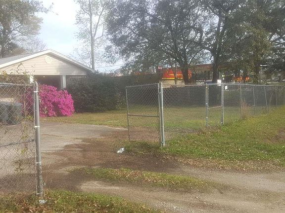 3rd image of 9500 Hillview Dr