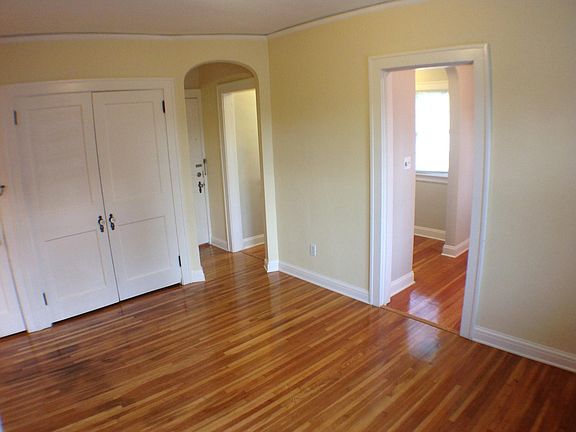 4th image of 417 Lyon St NE APT 6
