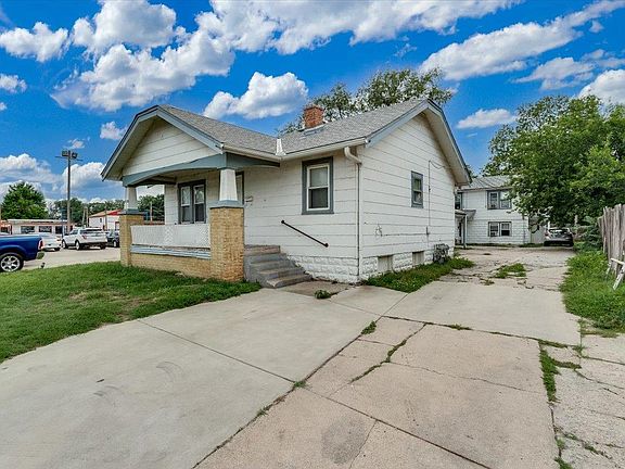 2nd image of 2043 S Broadway Ave #2045-2047-2049