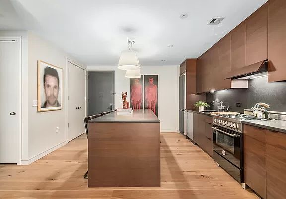 4th image of 540 W 28th St APT 4C