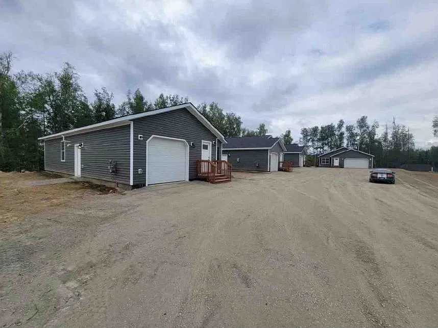 3 bed, 2.0 bath, 1160 sqft, $2,100 — Photo 1