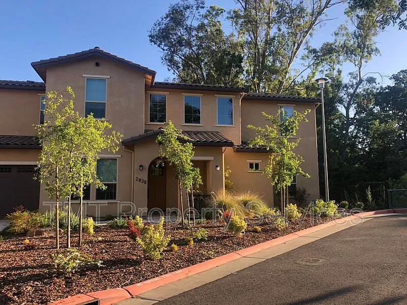 Building Photo - 2839 Sevilla Ln