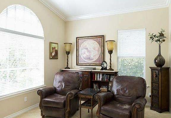 Office/downstairs bedroom with full private bathroom