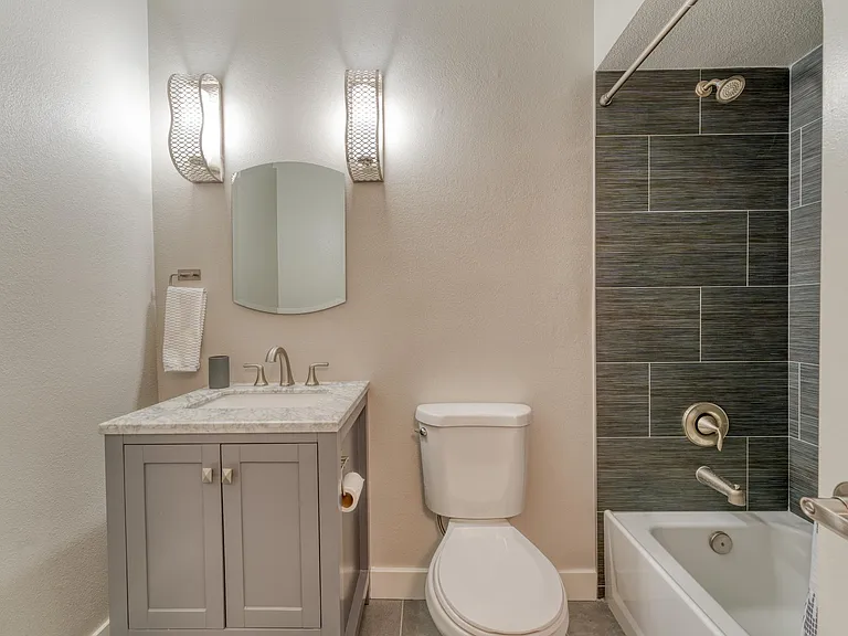 721 E Montebello Ave #203 — Photo 6
