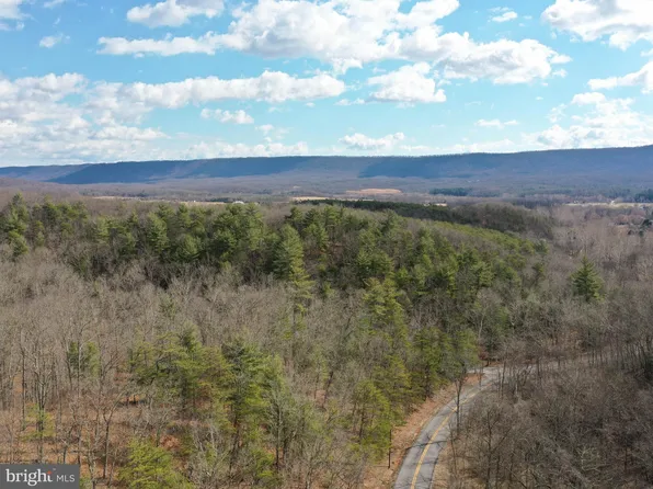 2 Hampshire Grade Rd, Gerrardstown, WV 25420
