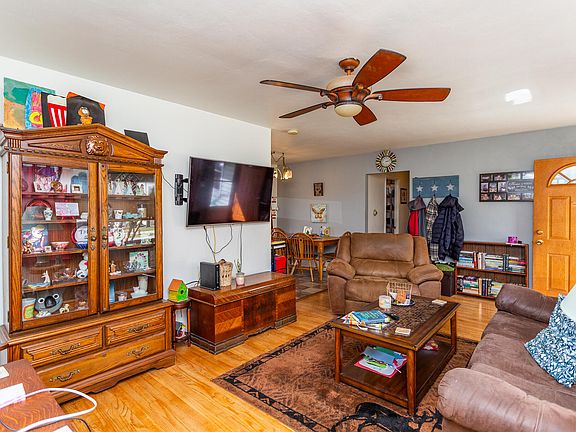 4th image of 520 E 70th Pl