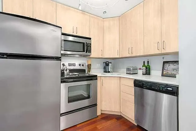 1255 N Sandburg Ter #1008 — Photo 3