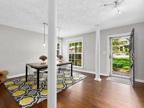 3rd image of 3623 Saratoga Dr