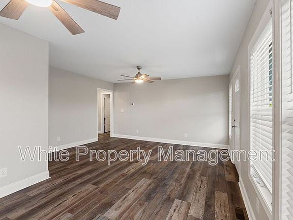 4th image of 1302 Venus St #B