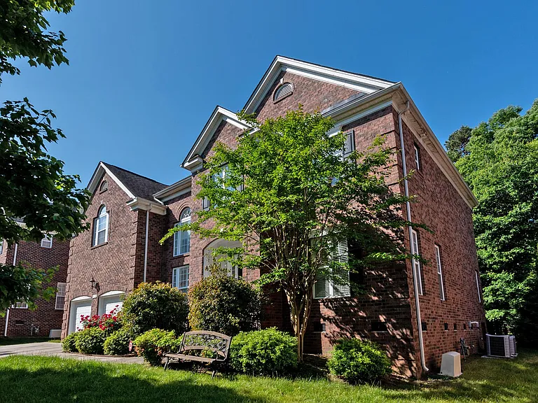 414 Deer Brush Ln — Photo 23