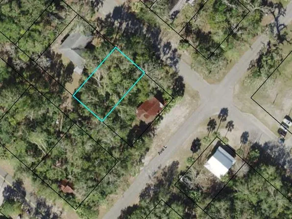 230 7th St, Apalachicola, FL 32320