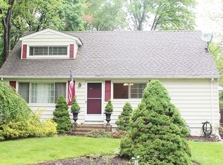 22 Grand Ave, Cedar Knolls, NJ 07927