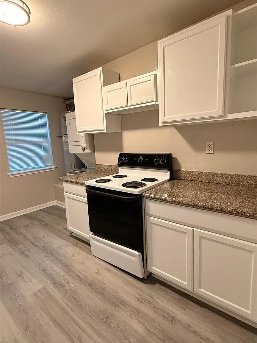 2 bed, 1.0 bath, 800 sqft, $1,100 — Photo 1