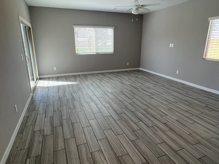 843 E Wiley Way — Photo 9