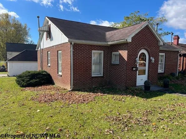 104 Short St, Elkins, WV 26241