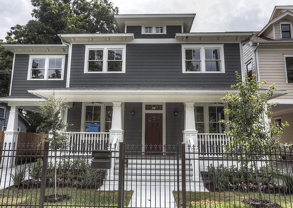 1st image of 915 Highland St