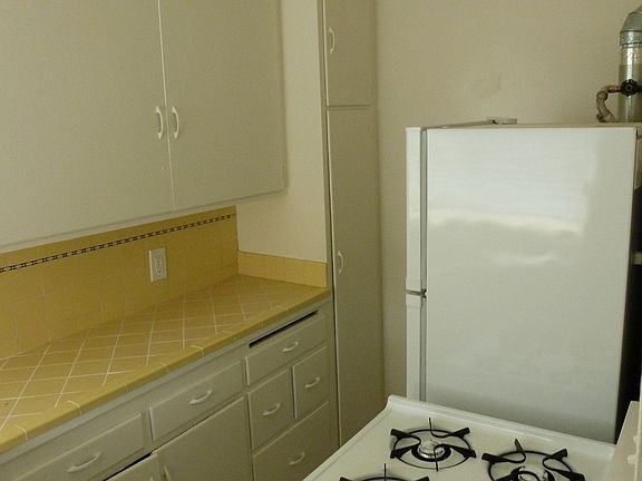 5th image of 2530 Fruitvale Ave #1