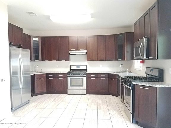 5th image of 14 Grove Dr