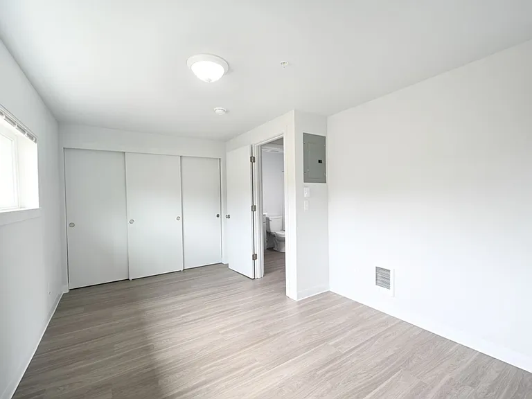 12520 SE Stark St #1 — Photo 4