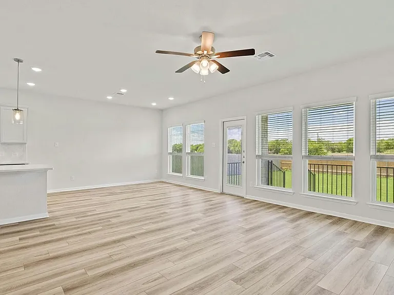 1214 Carnaby Dr — Photo 22