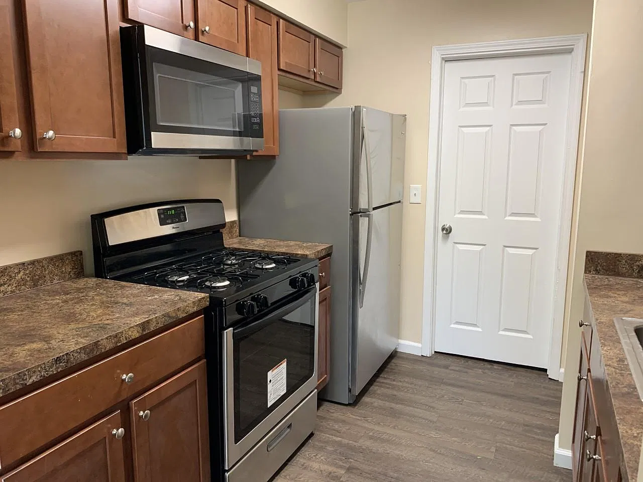 325 E Madge Ave — Photo 2