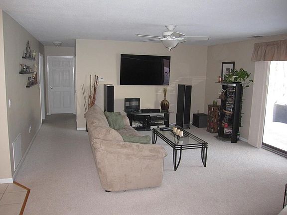 3rd image of 10 Thayer Pond Dr #9