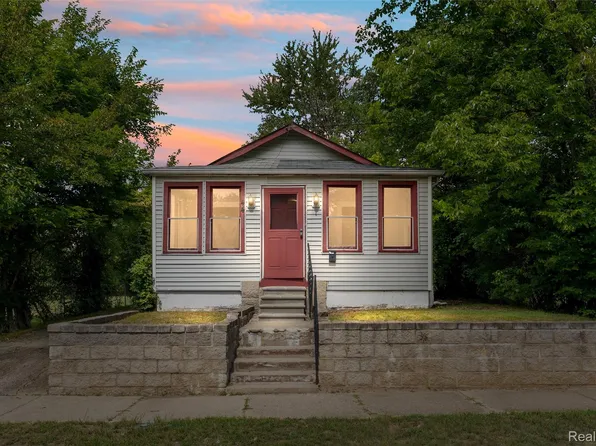44 Orton Ave, Pontiac, MI 48341