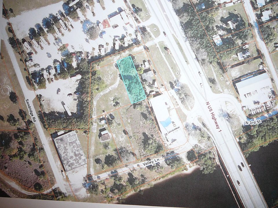 2nd image of 904 Valley Lane